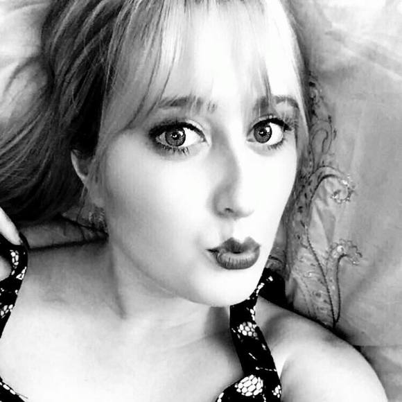 Meet your Posher, Brittany - Picture 1 of 1